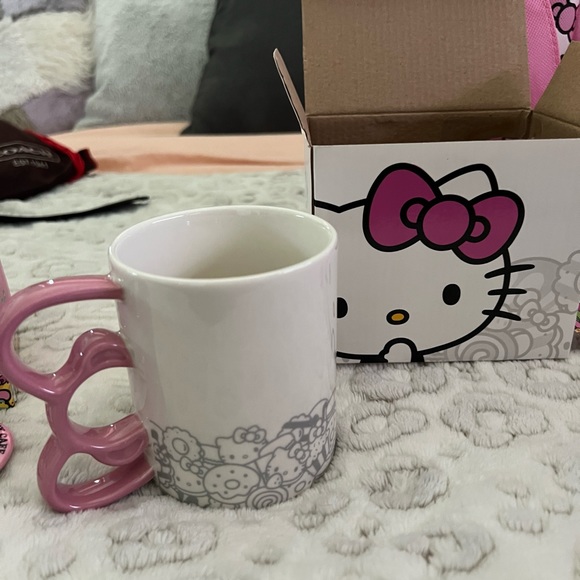 Hello Kitty items from Hello Kitty Cafe Truck from 2017 - Picture 11 of 16